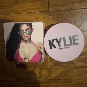 KYLIE Jenner Loose Highlighting Powder - Pink Compact